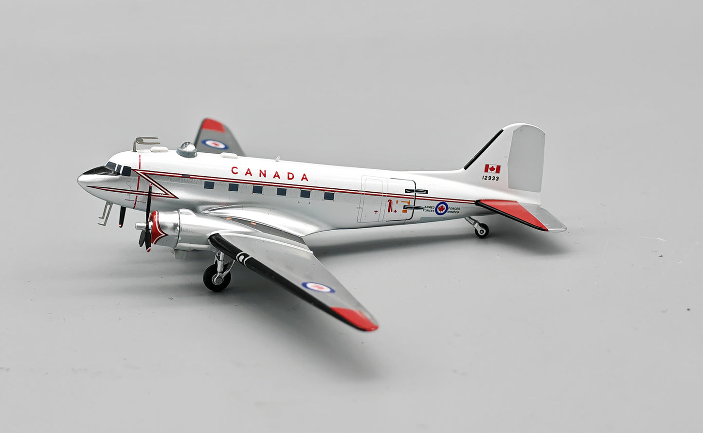 INFLIGHT 200 DC-3 CANADIAN AIR FORCE REG: 12933