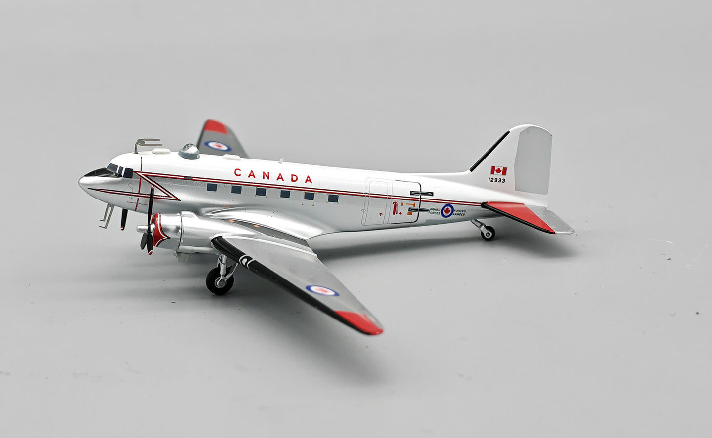 INFLIGHT 200 DC-3 CANADIAN AIR FORCE REG: 12933
