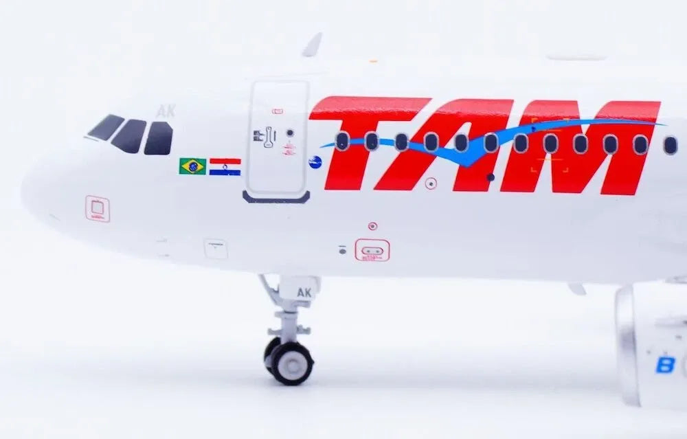 RETRO MODELS A320-232 TAM REG: PR-MAK