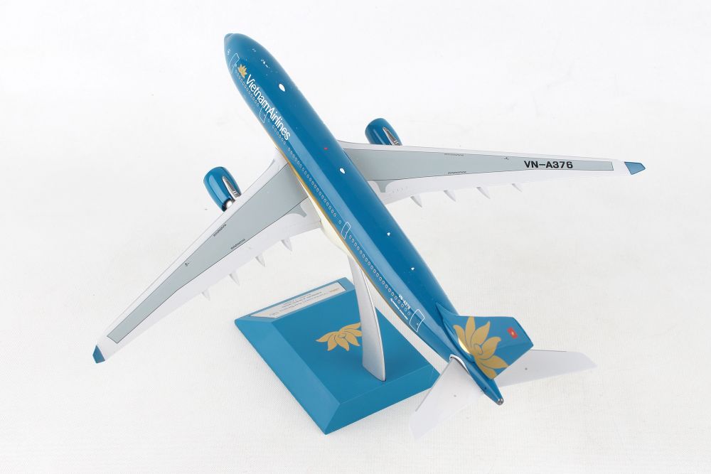 INFLIGHT 200 A330-200 VIETNAM AIRLINES REG: VN-A376