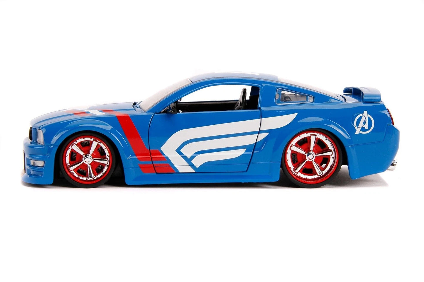 JADA 2006 FORD MUSTANG GT + CAPTAIN AMERICA FIGURE