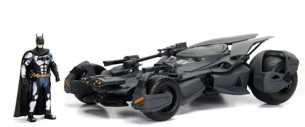 JADA JUSTICE LEAGUE BATMOBILE + BATMAN FIGURE