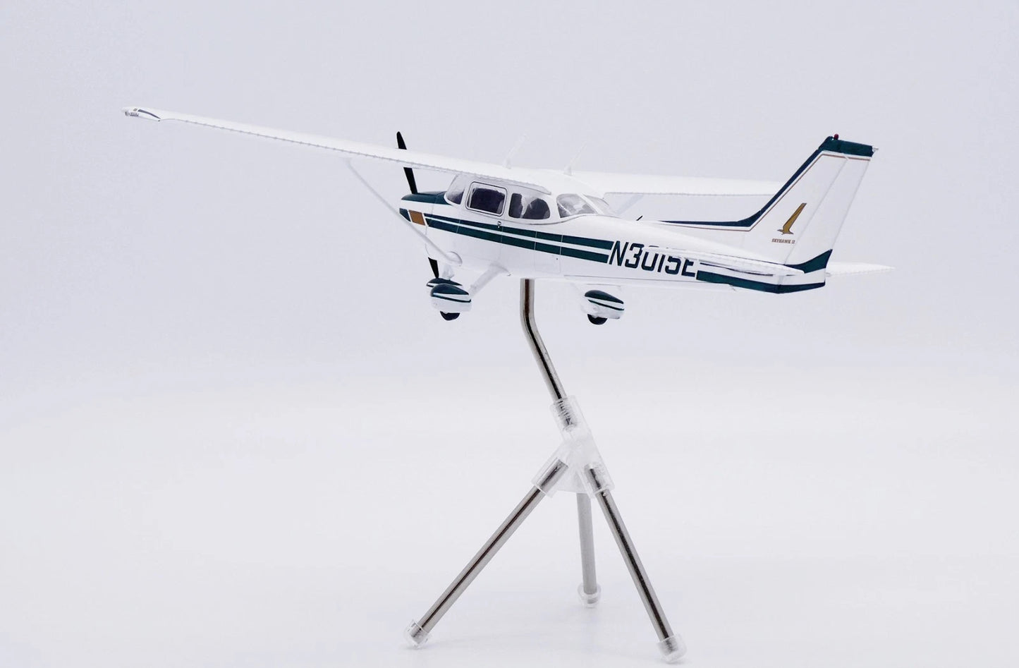 JC WINGS SKYHAWK II PRIVATE CESSNA 172 REG: N3015E