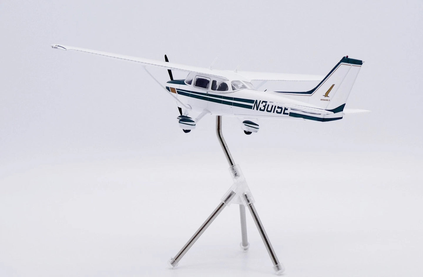 JC WINGS SKYHAWK II PRIVATE CESSNA 172 REG: N3015E