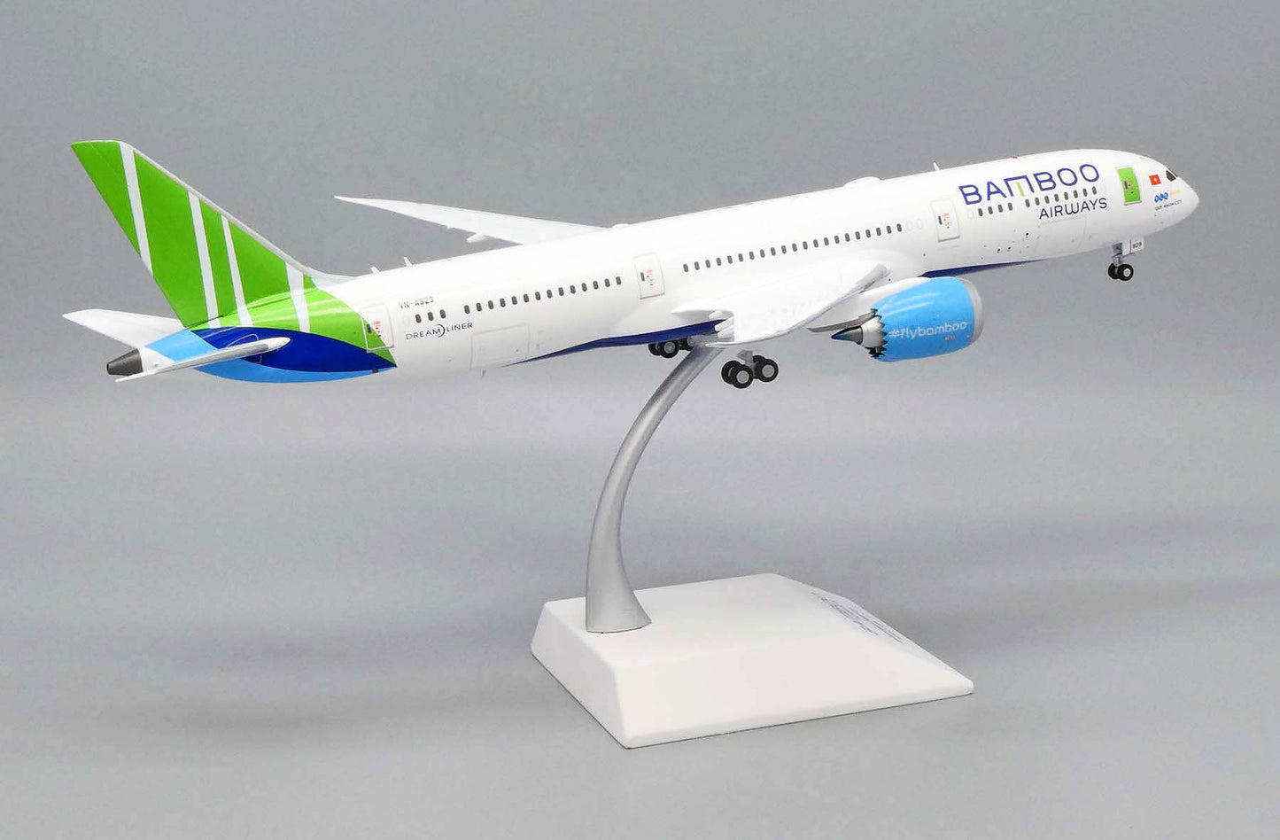 JC WINGS B787-9 DREAMLINER BAMBOO AIRWAYS REG: VN-A829