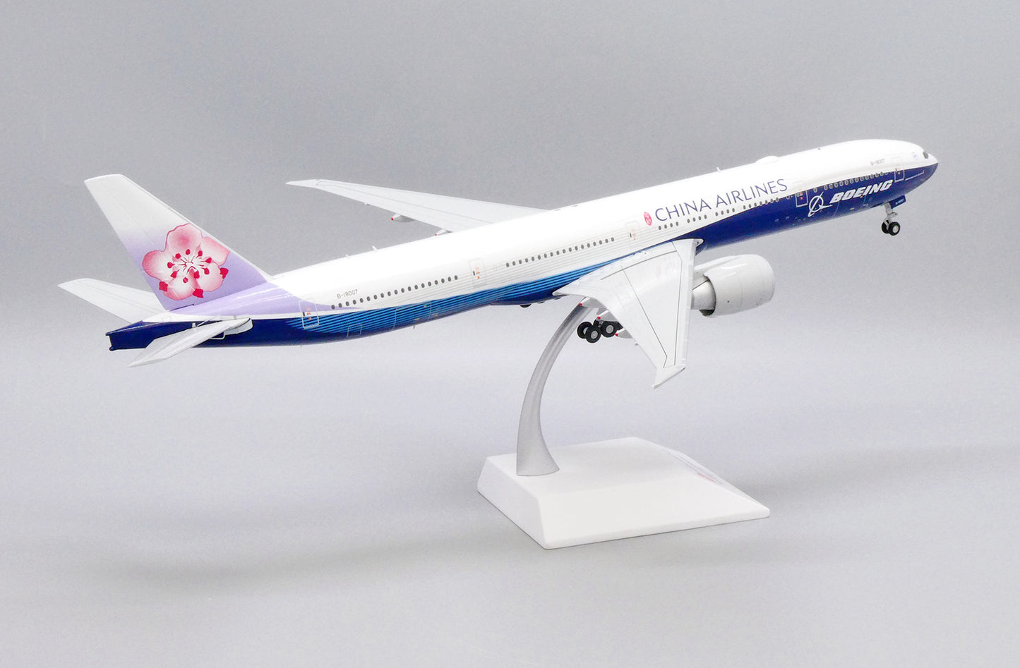 JCWINGS B777-300ER DREAMLINER CHINA AIRLINES REG: B-18007