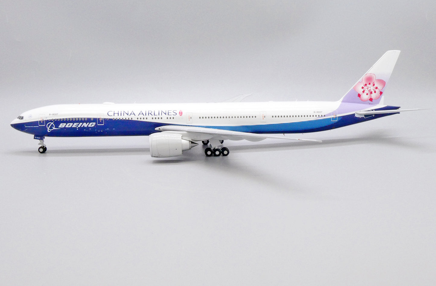 JCWINGS B777-300ER DREAMLINER CHINA AIRLINES REG: B-18007