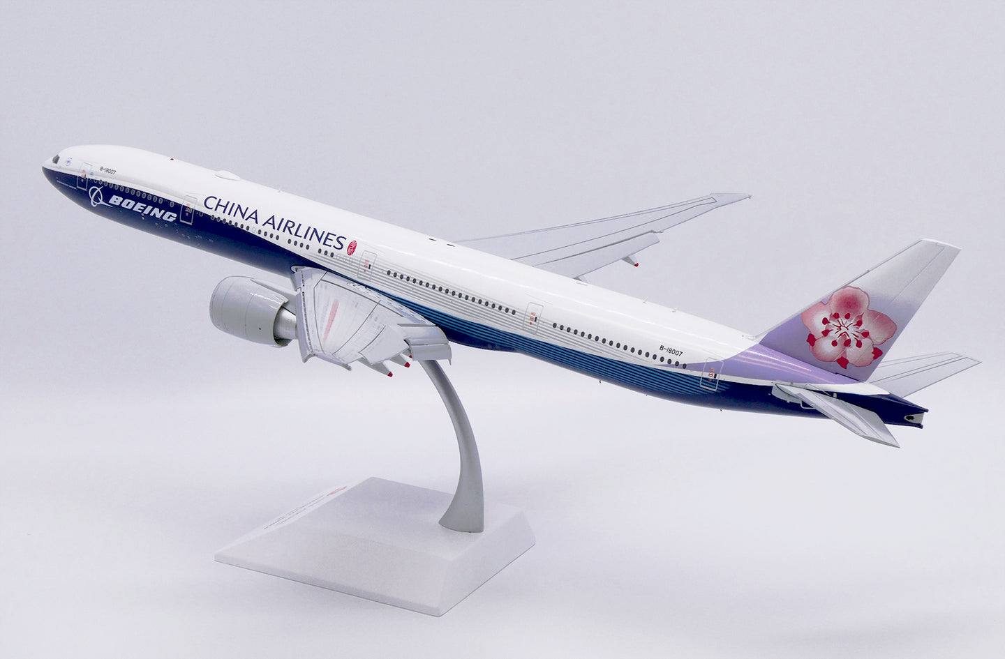 JCWINGS B777-300ER DREAMLINER CHINA AIRLINES (FLAPS DOWN) REG: B-18007