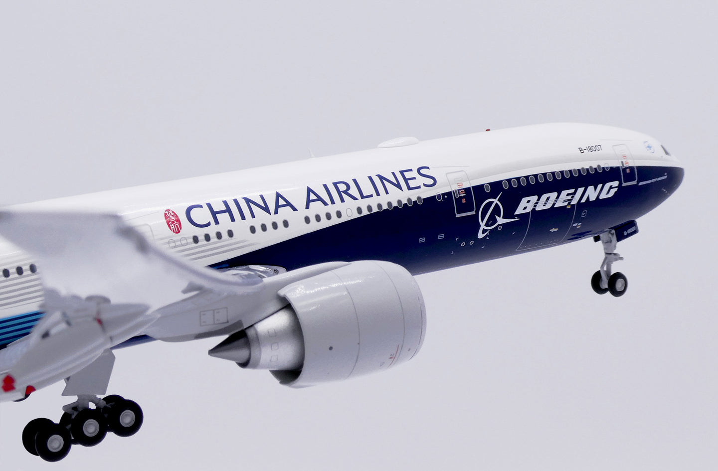 JCWINGS B777-300ER DREAMLINER CHINA AIRLINES (FLAPS DOWN) REG: B-18007