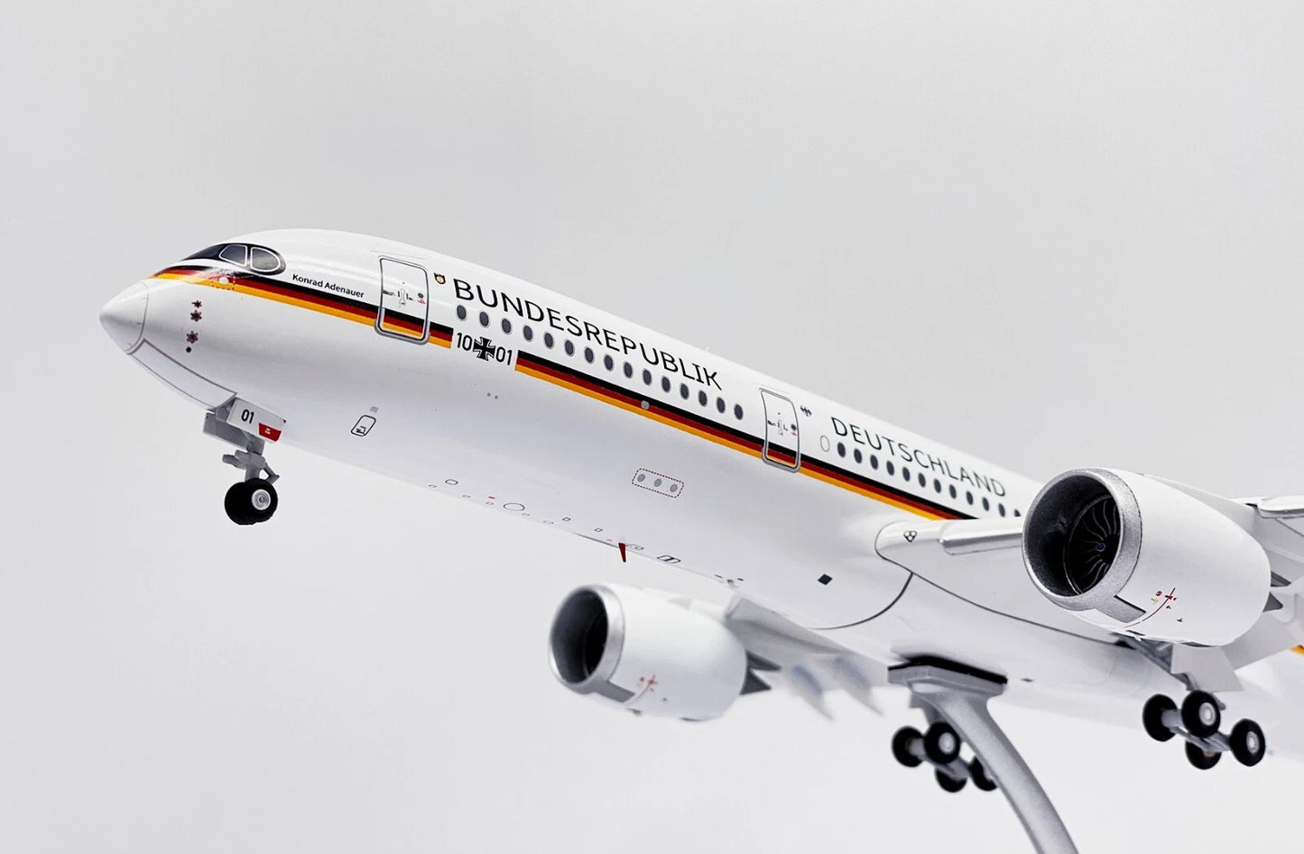 JC WINGS A350-900ACJ GERMAN AIR FORCE (FLAPS DOWN) REG: 10+01