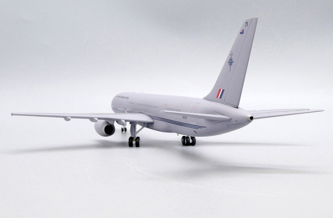 JC WINGS B757-200 ROYAL NEW ZEALAND AIR FORCE REG: NZ7571