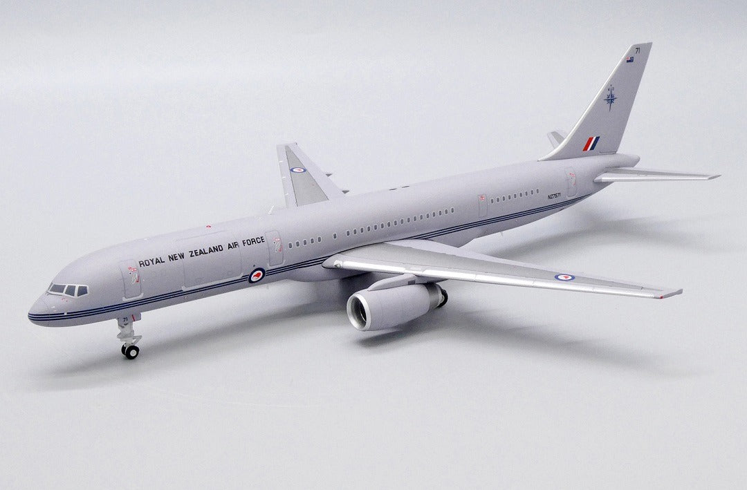 JC WINGS B757-200 ROYAL NEW ZEALAND AIR FORCE REG: NZ7571