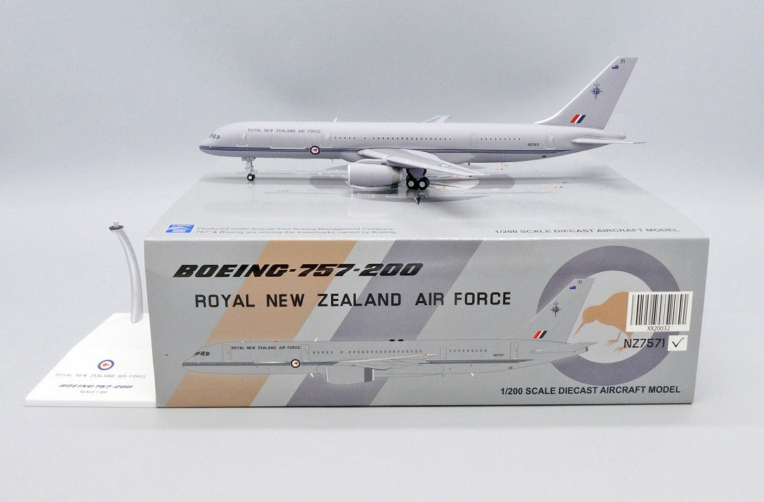 JC WINGS B757-200 ROYAL NEW ZEALAND AIR FORCE REG: NZ7571