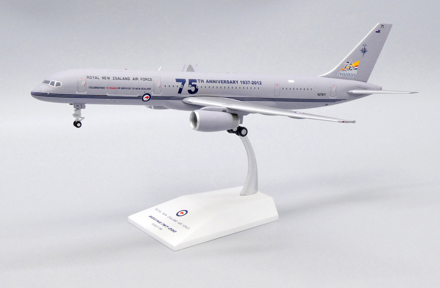 JC WINGS B757-200 ROYAL NEW ZEALAND AIR FORCE "75TH ANNIVERSARY" REG: NZ7571