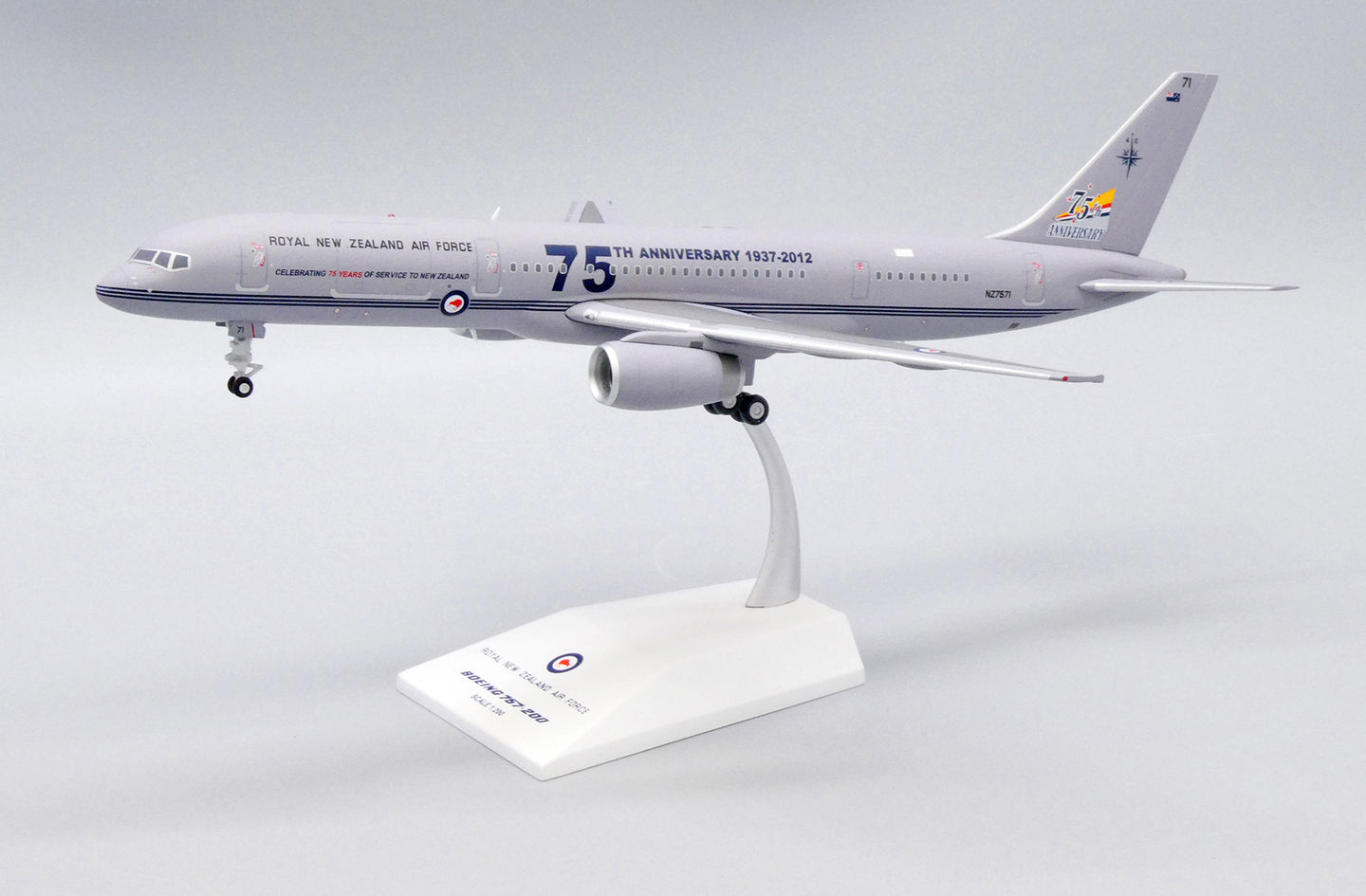JC WINGS B757-200 ROYAL NEW ZEALAND AIR FORCE "75TH ANNIVERSARY" REG: NZ7571