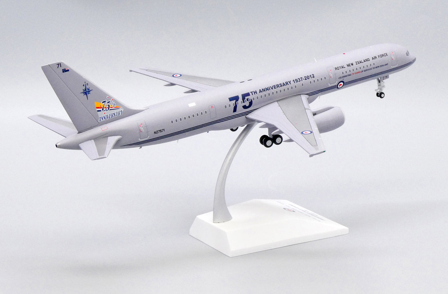 JC WINGS B757-200 ROYAL NEW ZEALAND AIR FORCE "75TH ANNIVERSARY" REG: NZ7571
