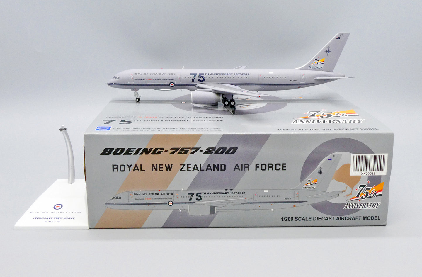 JC WINGS B757-200 ROYAL NEW ZEALAND AIR FORCE "75TH ANNIVERSARY" REG: NZ7571