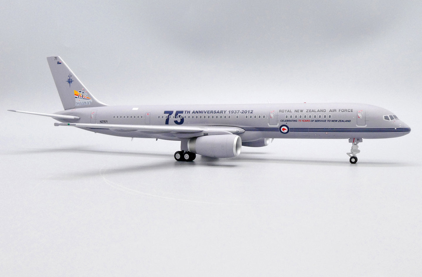 JC WINGS B757-200 ROYAL NEW ZEALAND AIR FORCE "75TH ANNIVERSARY" REG: NZ7571