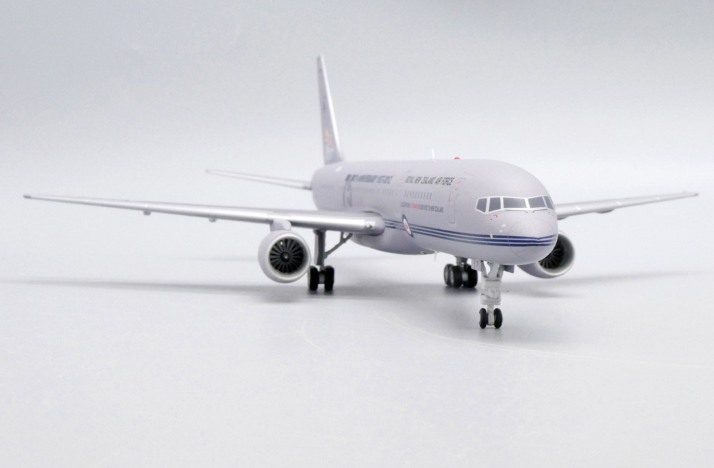 JC WINGS B757-200 ROYAL NEW ZEALAND AIR FORCE "75TH ANNIVERSARY" REG: NZ7571
