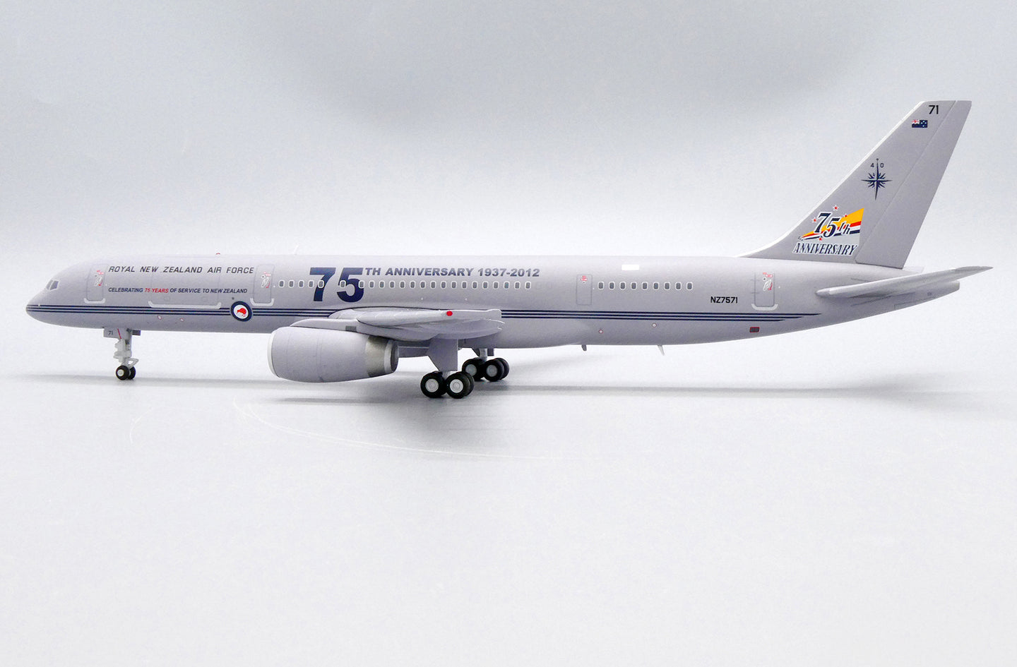 JC WINGS B757-200 ROYAL NEW ZEALAND AIR FORCE "75TH ANNIVERSARY" REG: NZ7571