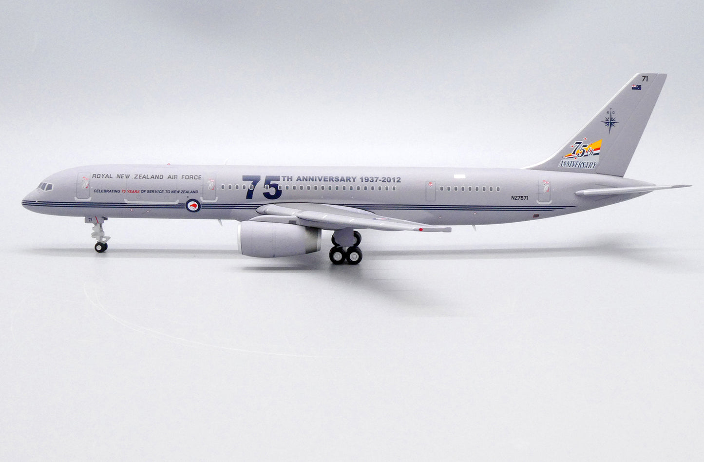 JC WINGS B757-200 ROYAL NEW ZEALAND AIR FORCE "75TH ANNIVERSARY" REG: NZ7571