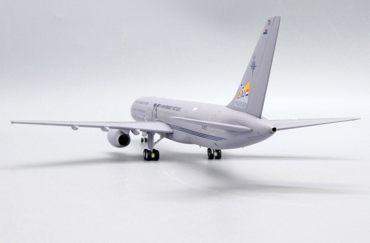 JC WINGS B757-200 ROYAL NEW ZEALAND AIR FORCE "75TH ANNIVERSARY" REG: NZ7571