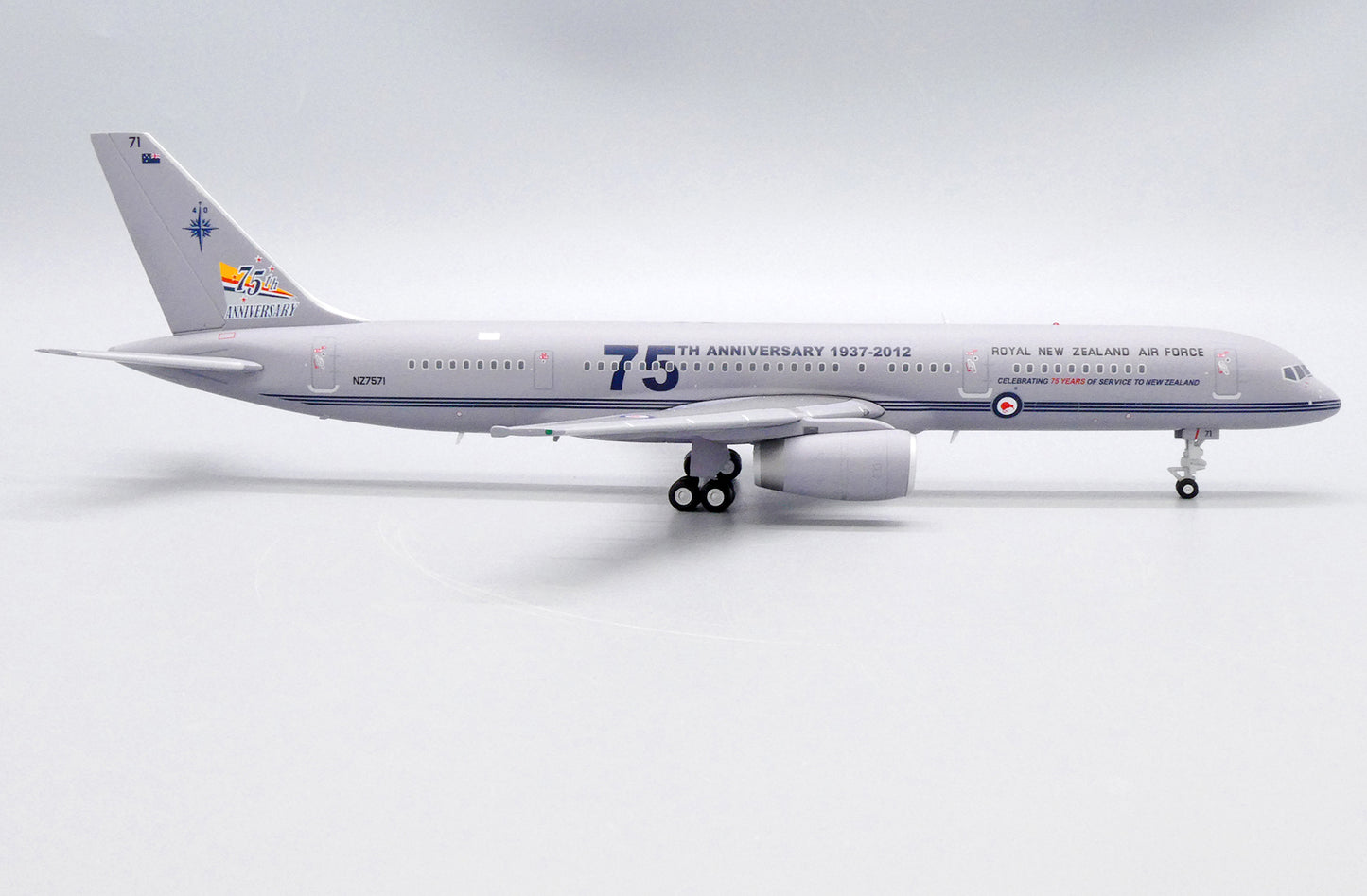 JC WINGS B757-200 ROYAL NEW ZEALAND AIR FORCE "75TH ANNIVERSARY" REG: NZ7571