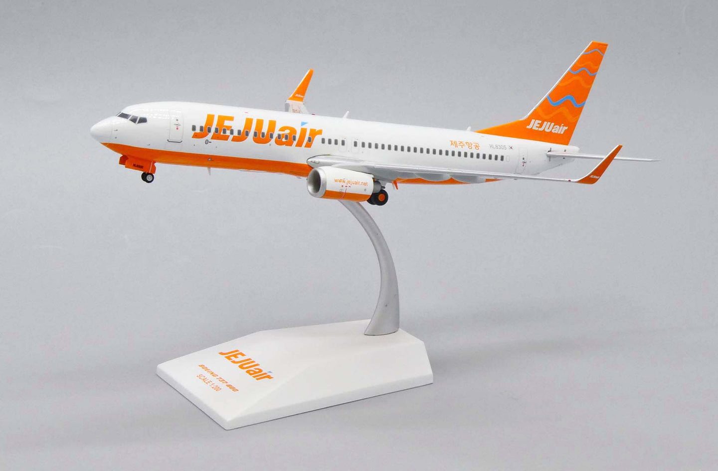 JC WINGS B737-800 JEJU AIR REG: HL8305