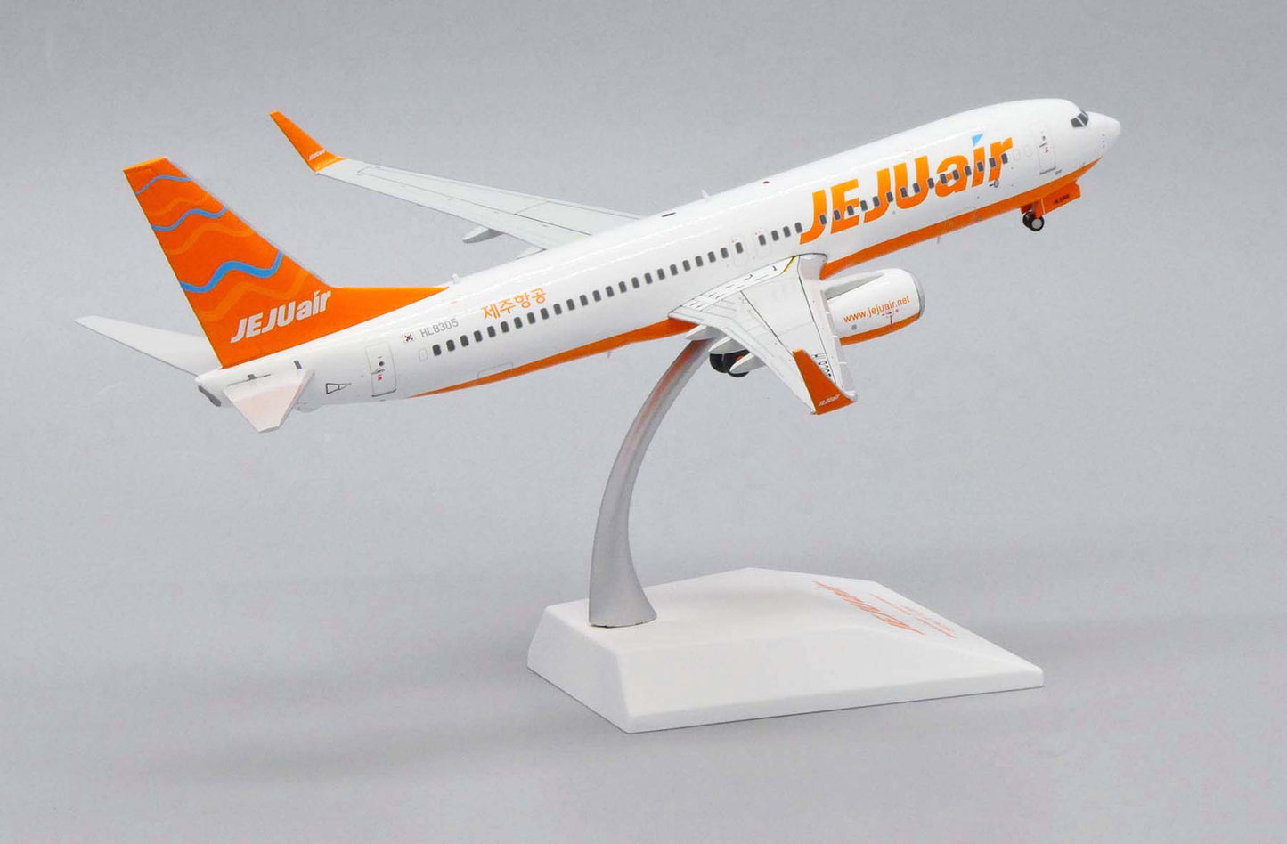 JC WINGS B737-800 JEJU AIR REG: HL8305