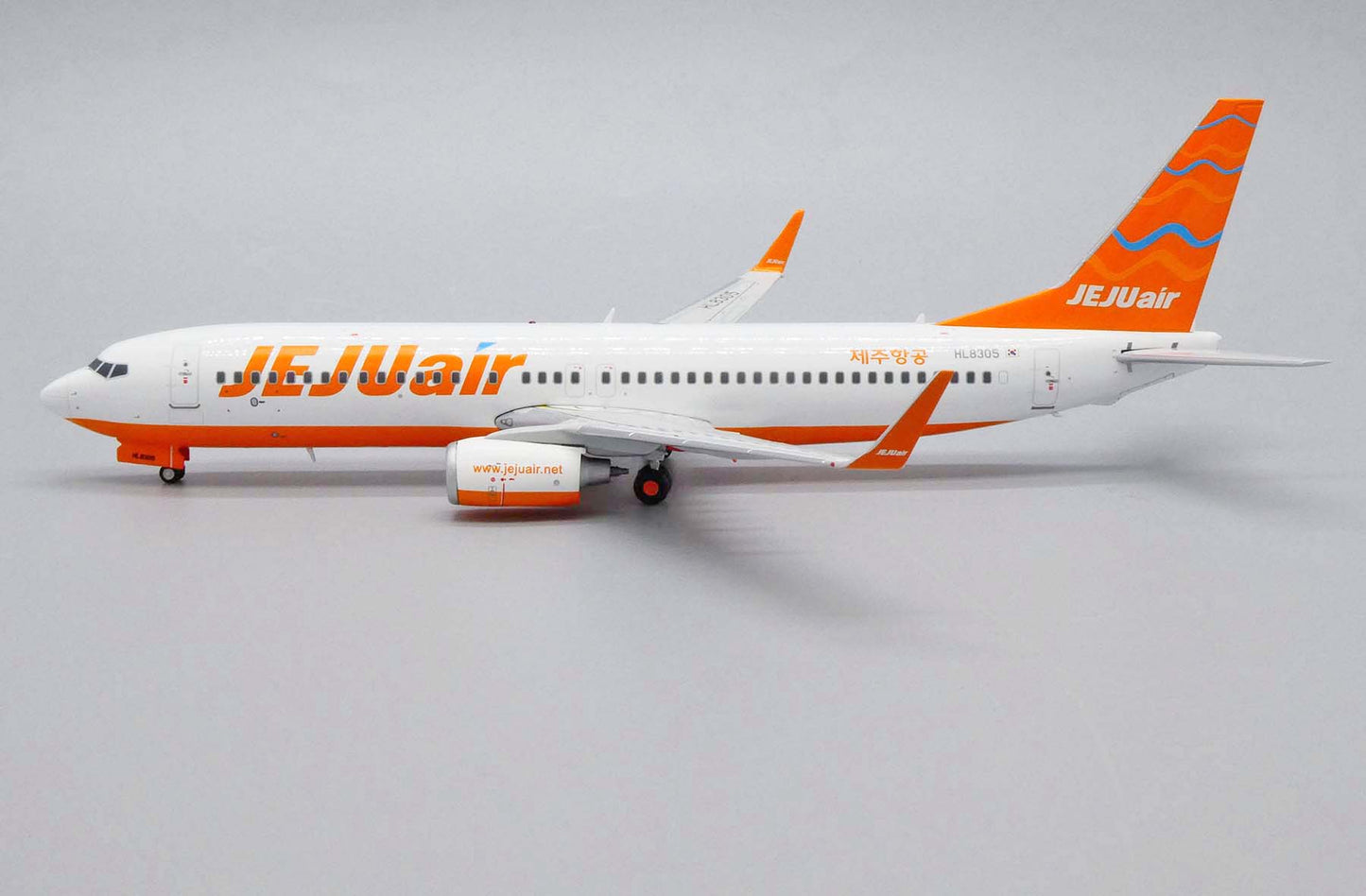 JC WINGS B737-800 JEJU AIR REG: HL8305