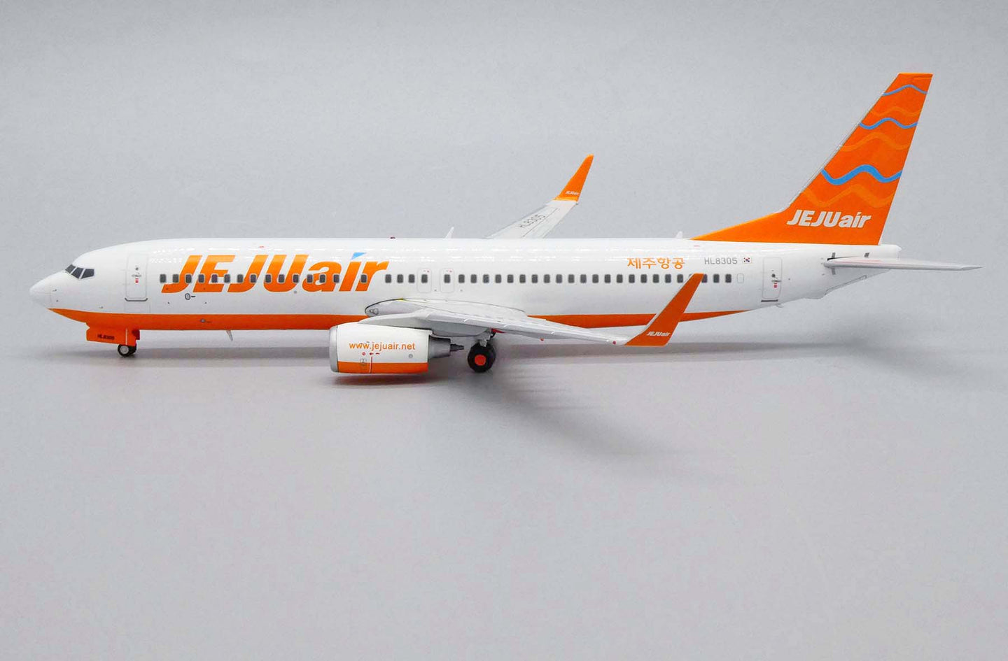 JC WINGS B737-800 JEJU AIR REG: HL8305