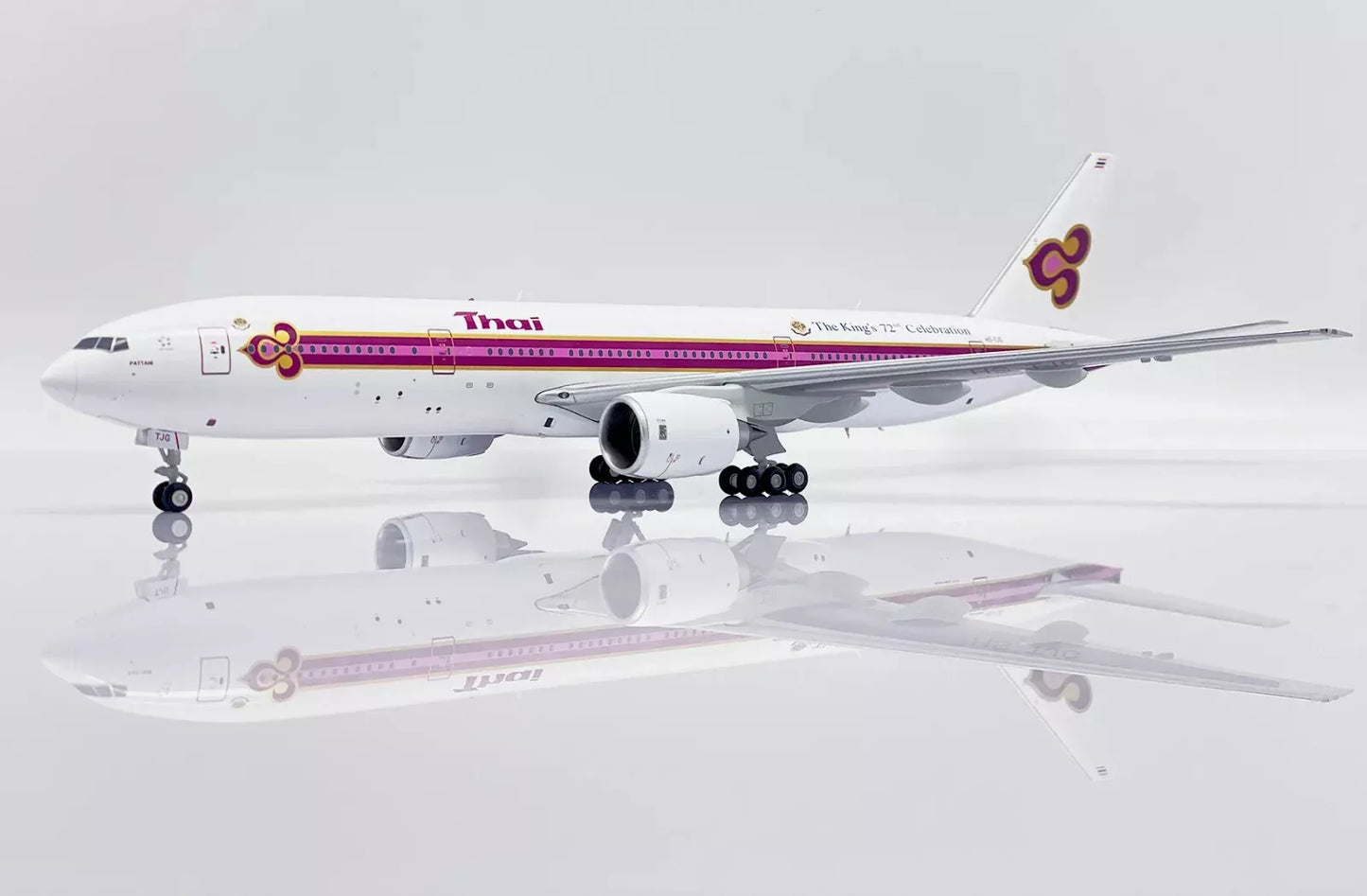 JC WINGS B777-200 THAI AIRWAYS THE KINGS 72ND CELEBRATION REG: HS-TJG