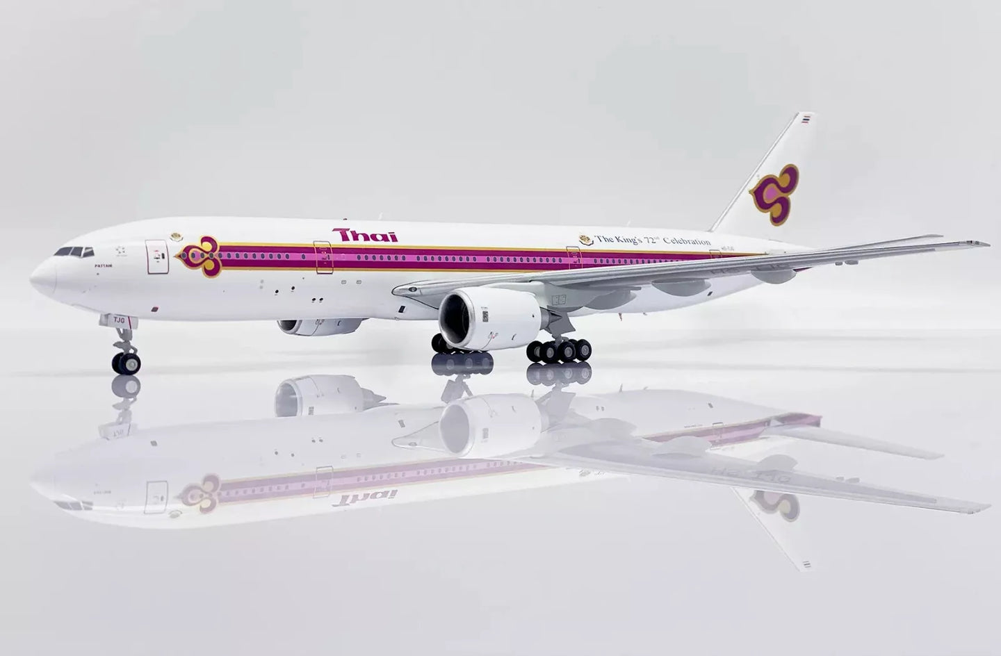 JC WINGS B777-200 THAI AIRWAYS THE KINGS 72ND CELEBRATION REG: HS-TJG