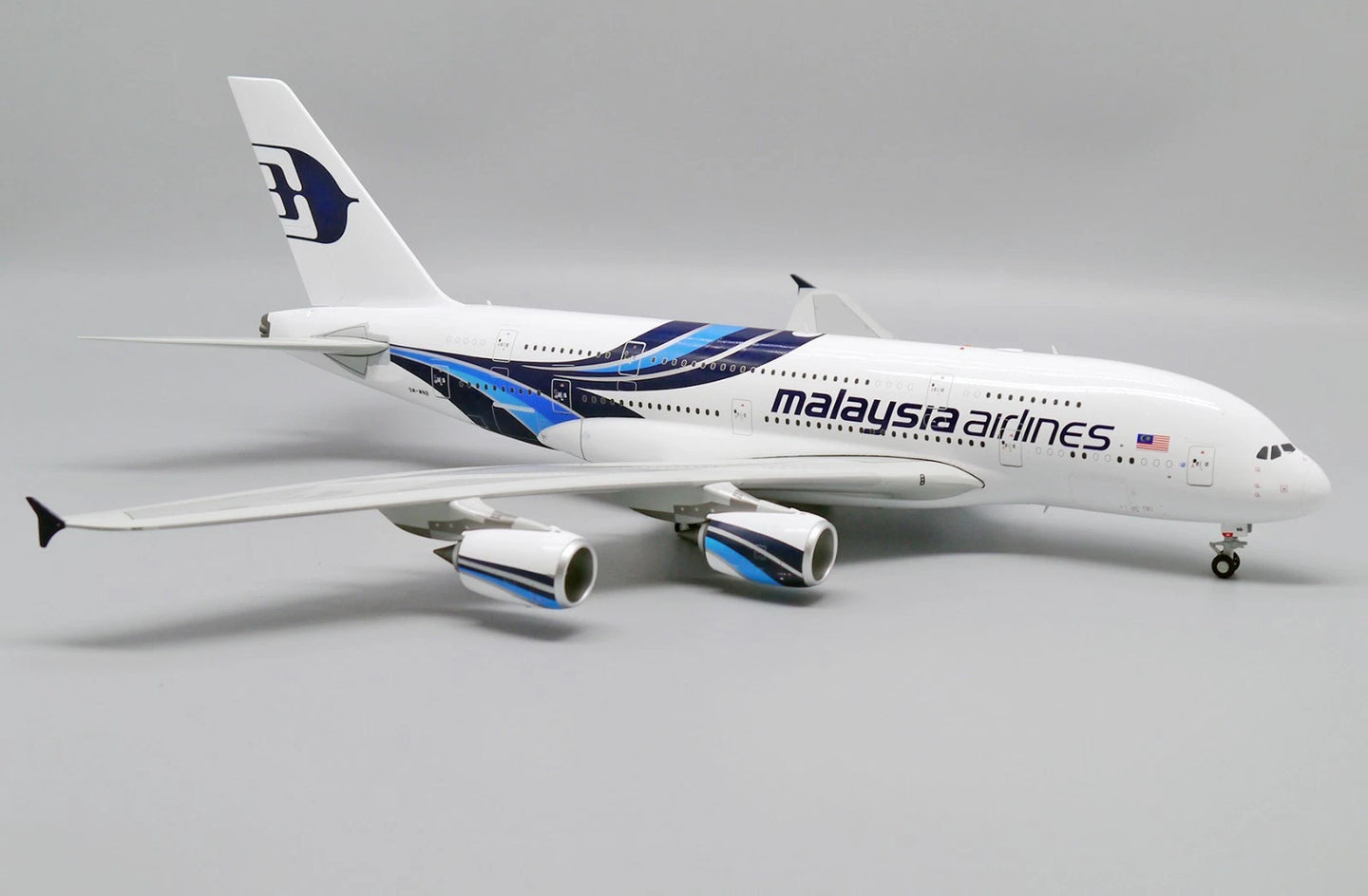 JC WINGS A380 MALAYSIA AIRLINES REG: 9M-MNB