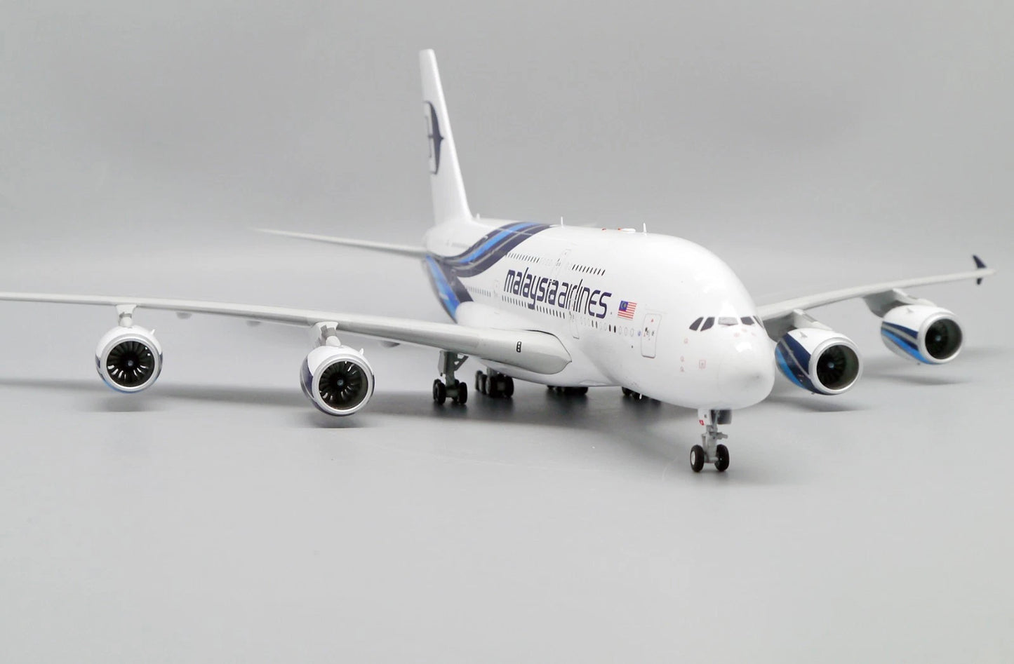 JC WINGS A380 MALAYSIA AIRLINES REG: 9M-MNB