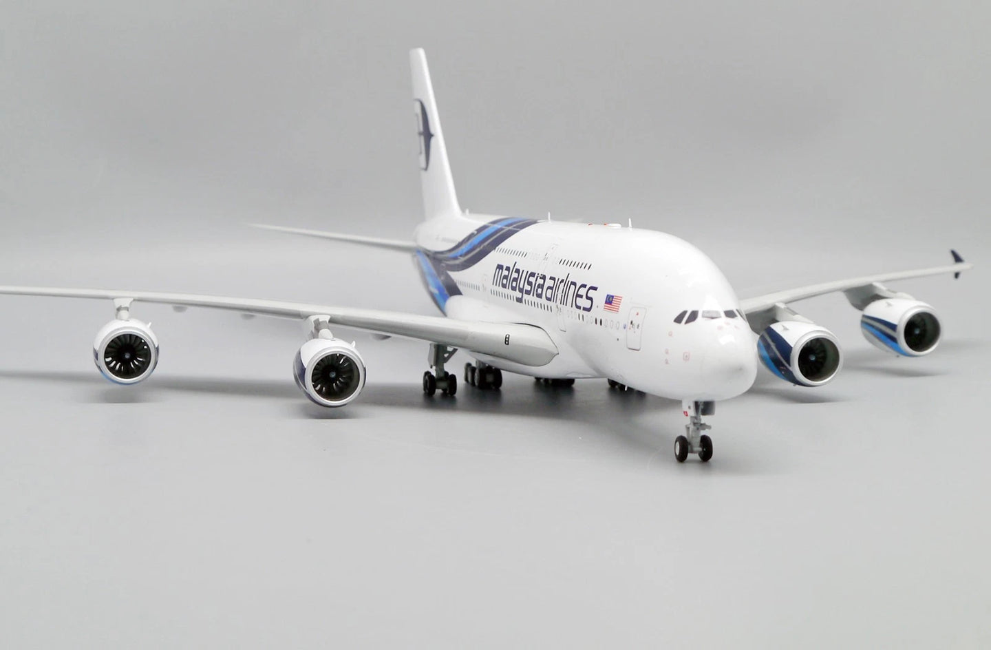 JC WINGS A380 MALAYSIA AIRLINES REG: 9M-MNB