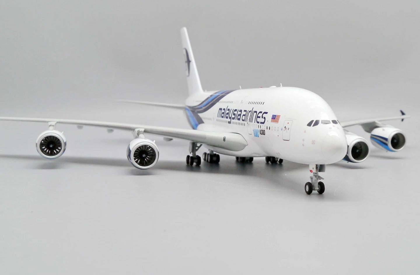 JC WINGS A380 MALAYSIA AIRLINES "100TH A380" REG: 9M-MNF
