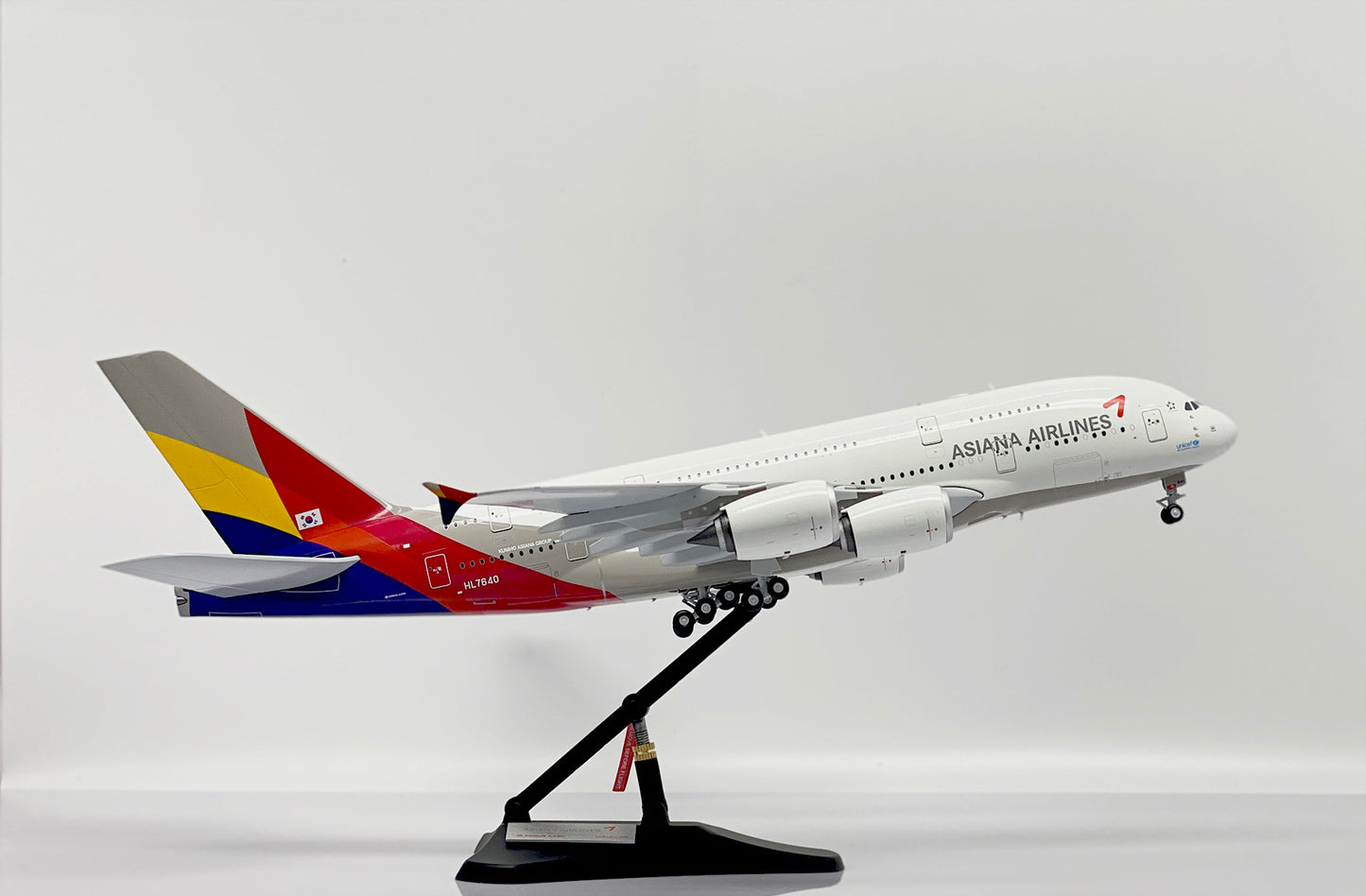 JC WINGS A380 ASIANA AIRLINES REG: HL7640