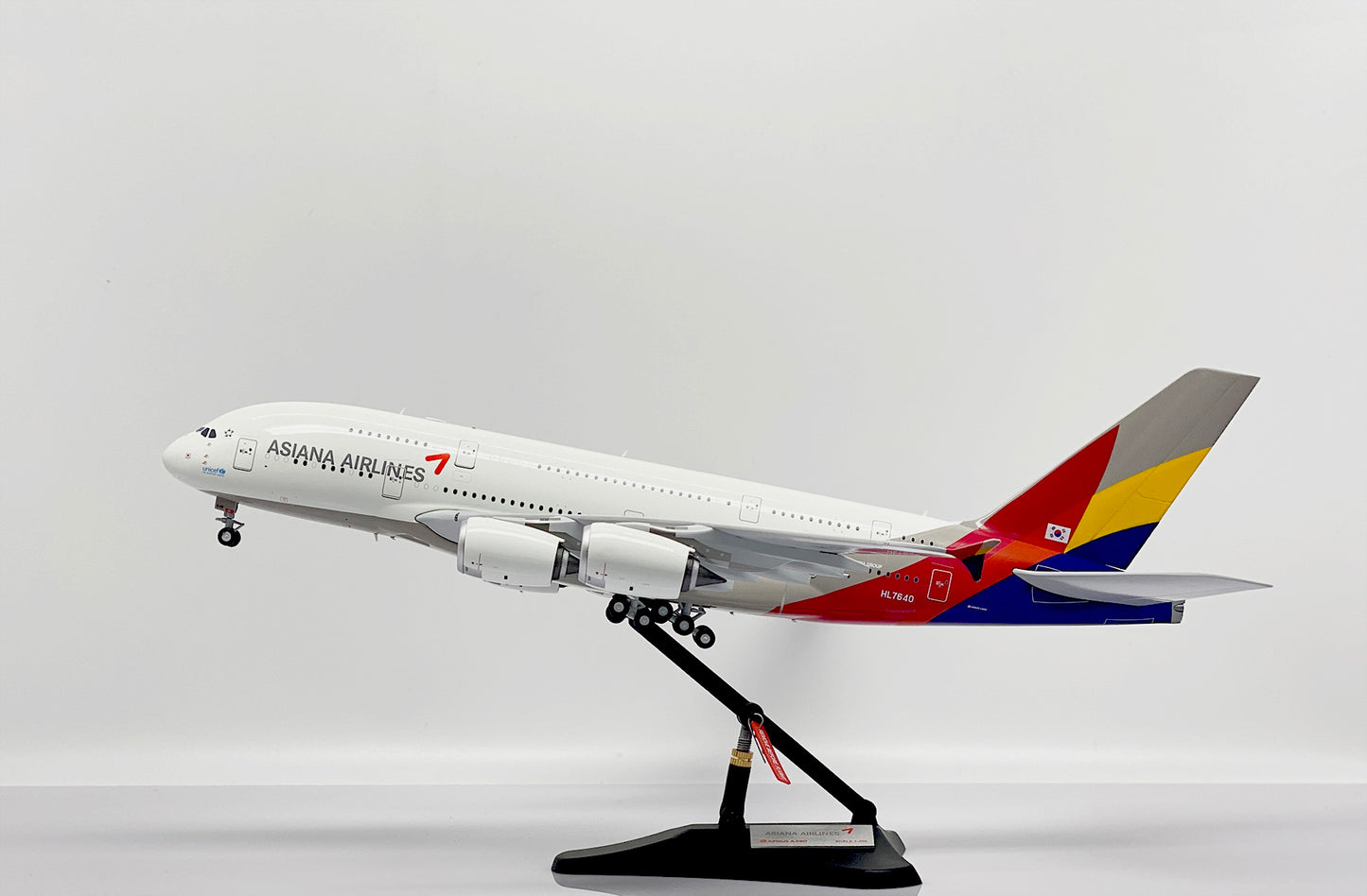 JC WINGS A380 ASIANA AIRLINES REG: HL7640