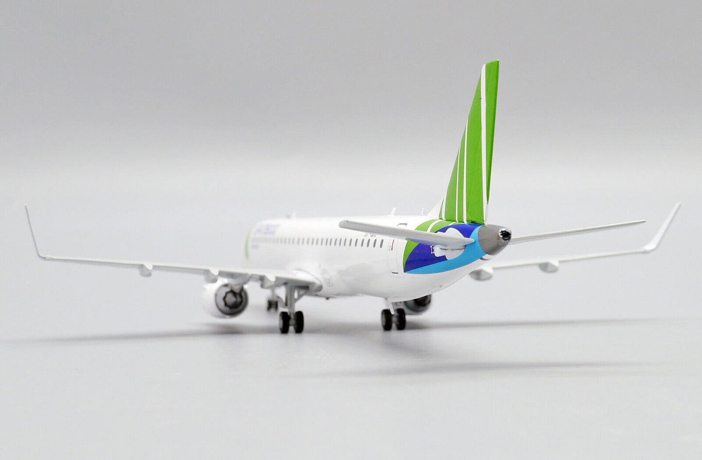 JC WINGS E190-200LR BAMBOO AIRWAYS REG: OY-GDC