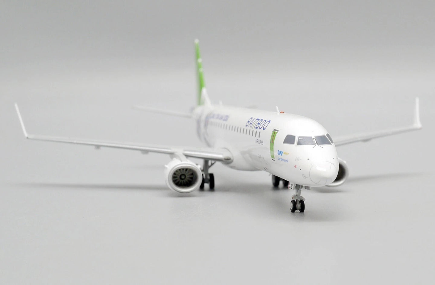 JC WINGS EMBRAER 190-200LR BAMBOO AIRWAYS "SAVE THE TURTLES" REG: OY-GDB