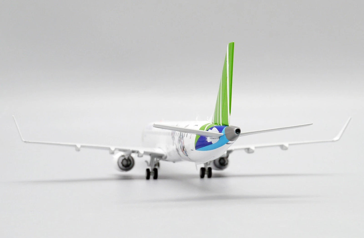JC WINGS EMBRAER 190-200LR BAMBOO AIRWAYS "SAVE THE TURTLES" REG: OY-GDB