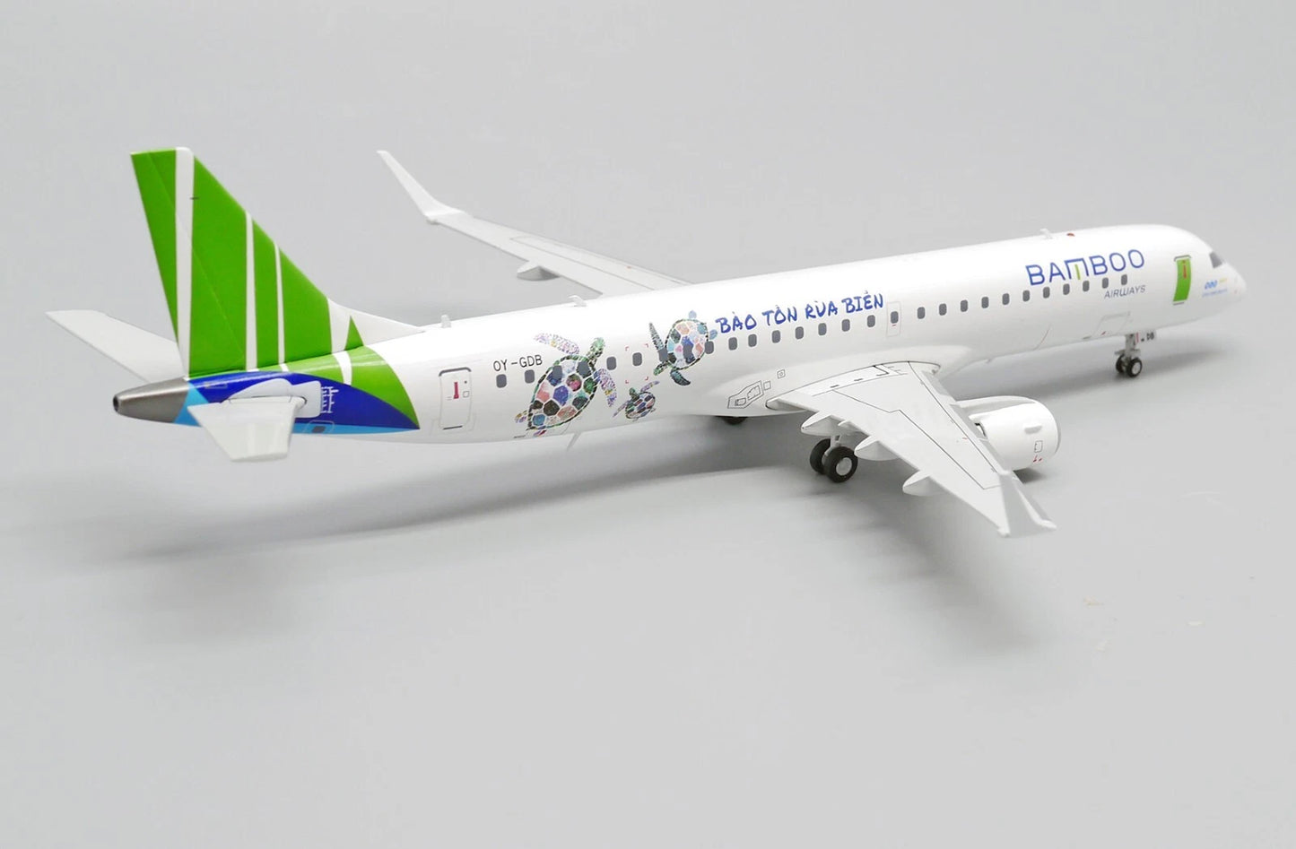 JC WINGS EMBRAER 190-200LR BAMBOO AIRWAYS "SAVE THE TURTLES" REG: OY-GDB