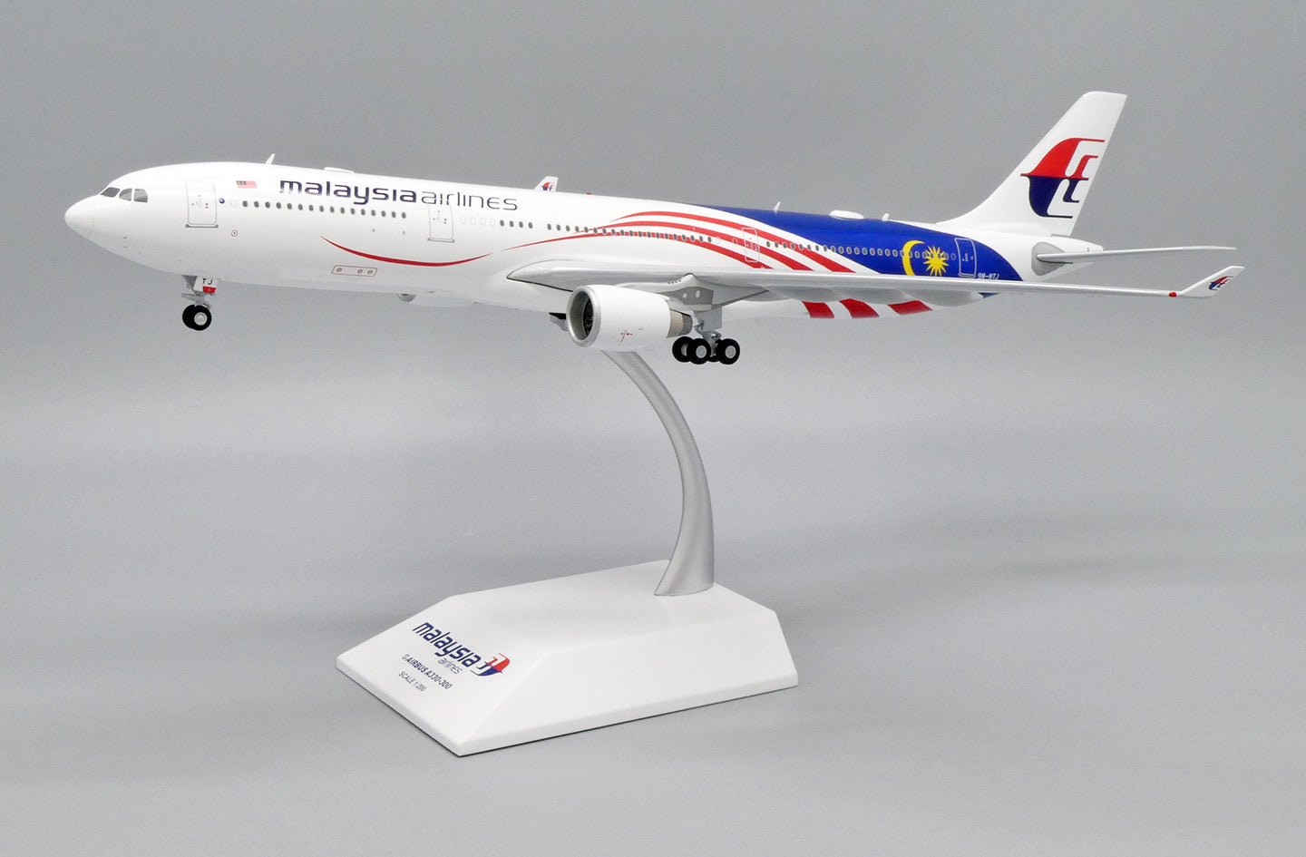 JC WINGS  A330-300 MALAYSIA AIRLINES REG: 9M-MTJ