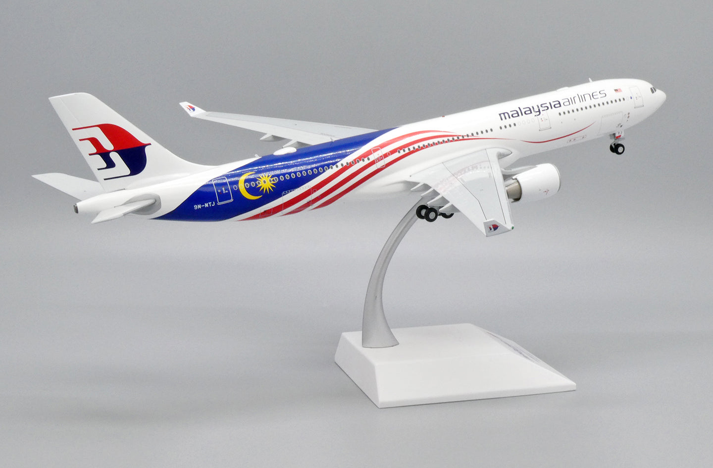 JC WINGS  A330-300 MALAYSIA AIRLINES REG: 9M-MTJ