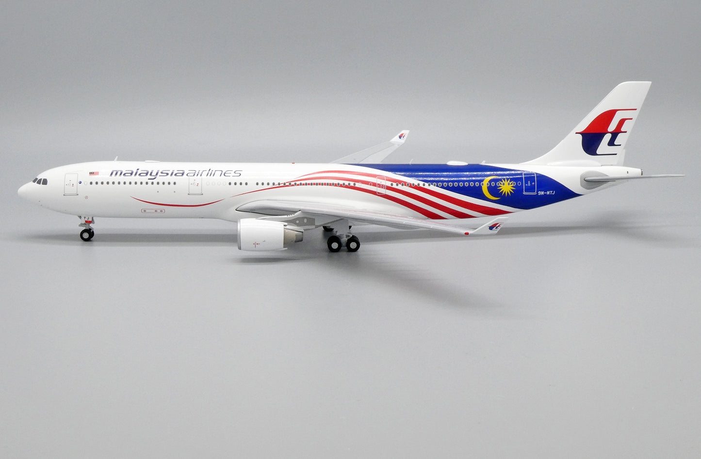 JC WINGS  A330-300 MALAYSIA AIRLINES REG: 9M-MTJ