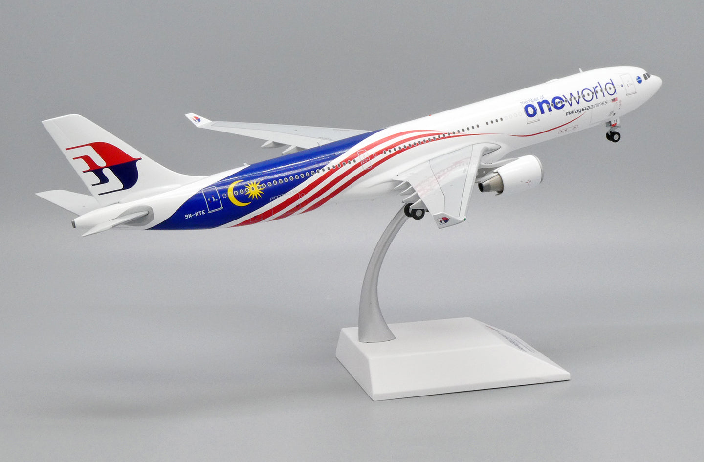 JC WINGS JC20086 A330-300 MALAYSIA AIRLINES "ONEWORLD" REG: 9M-MTE