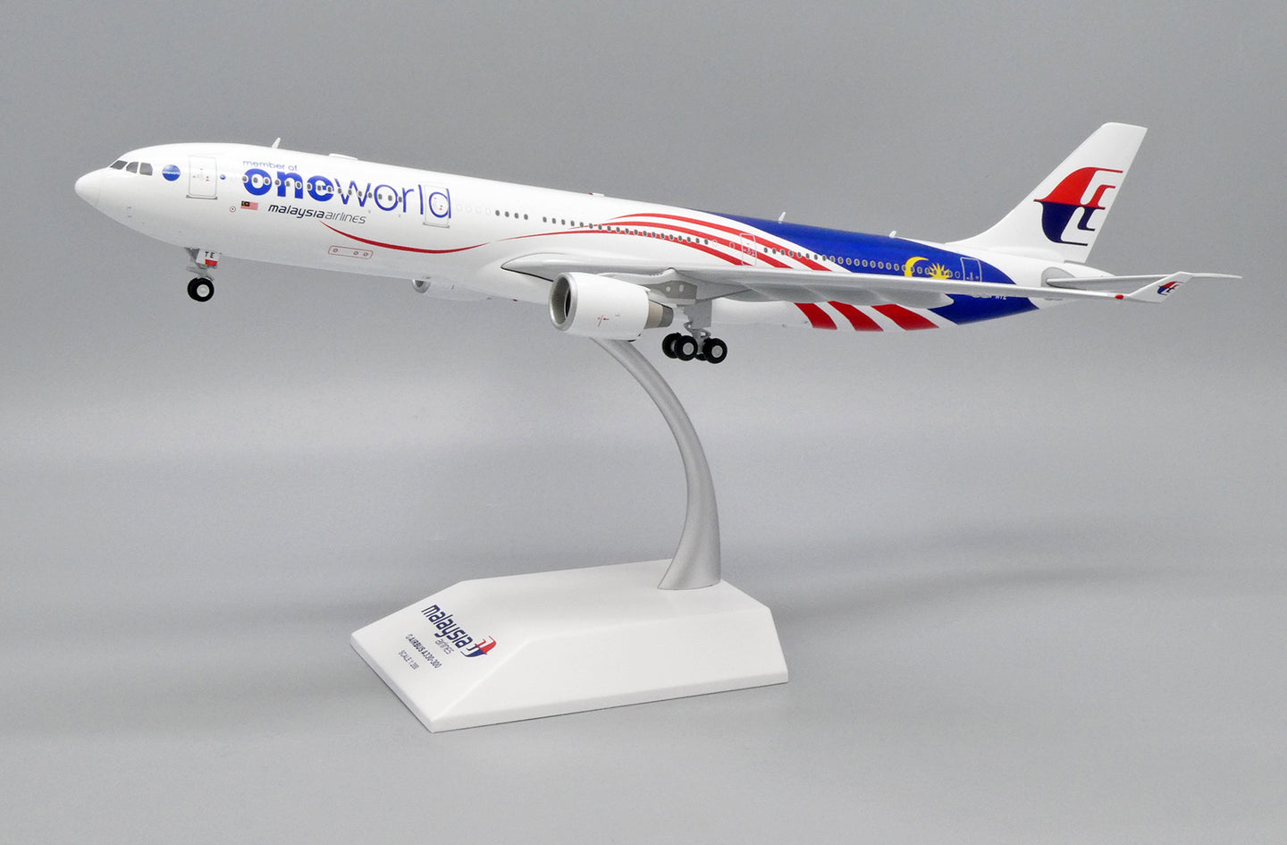 JC WINGS JC20086 A330-300 MALAYSIA AIRLINES "ONEWORLD" REG: 9M-MTE