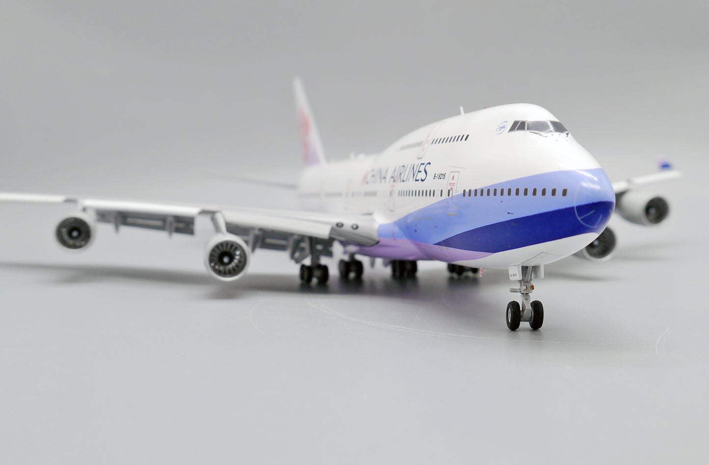 JC WINGS B747-400 CHINA AIRLINES (FLAPS DOWN) REG: B-18215