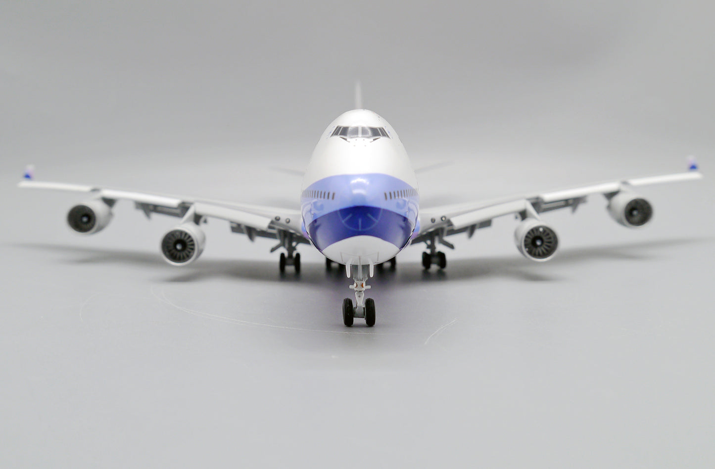 JC WINGS B747-400 CHINA AIRLINES (FLAPS DOWN) REG: B-18215